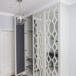 Armoire dans le hall de la gamme dans le style des classiques modernes