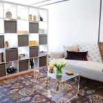 Le rack ne bloque pas complètement la lumière et garantit l'intimité de la zone de couchage.