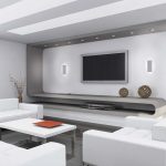 Stilvolles weißes Wohnzimmer mit einem Minimum an Dekor