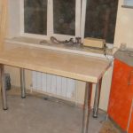 Table de cuisine avec pieds en métal