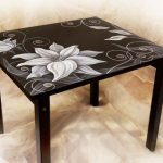 Table peinte à la main