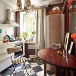 Table en demi-cercle pour une très petite cuisine