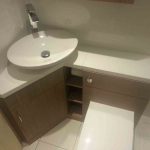 Meuble d'angle pour un petit bain