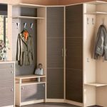 Armoire d'angle dans le hall