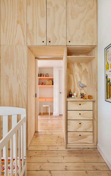 Armoire en contreplaqué