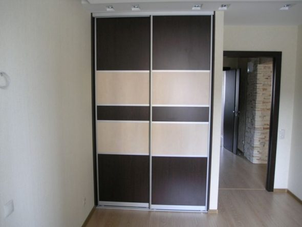 Armoire à deux portes