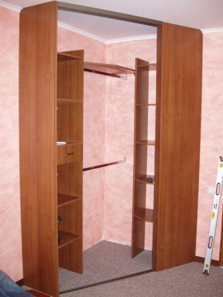 Cabinet de coin