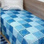 Couverture en plaid tricotée motifs crochetés