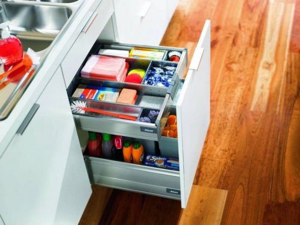 Etagères de cuisine rétractables