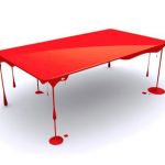Peinture rouge vif dégoulinant d'une surface rectangulaire et flottant dans les airs.