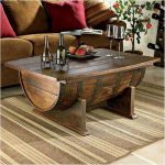 Table basse de demi barils et planches