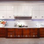 Set de cuisine blanc et marron dans un style moderne