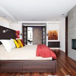 Grand lit avec des tiroirs confortables