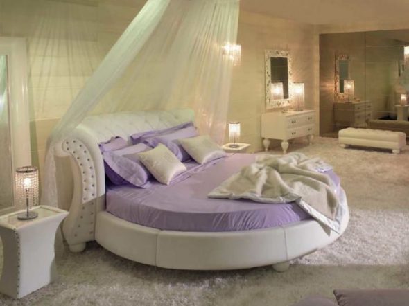 Lit rond dans la chambre
