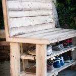 Banc en bois de style campagnard avec étagères pour chaussures