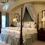 Conception d'une chambre classique avec un auvent sur un cercle