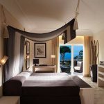 Montage auvent de plafond simple