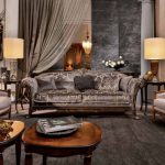 Canapé classique avec des chaises dans le salon