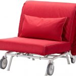 Fauteuil roulant de couleur rouge sur roues