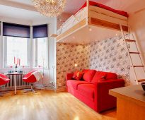 Petit appartement pour deux avec un lit sous le plafond