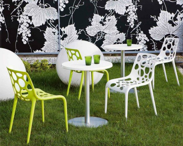 Chaises en plastique d'origine