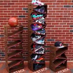 Étagère en carton avec une section pour chaque paire