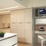 Lieu de travail dans la cuisine, armoire intégrée