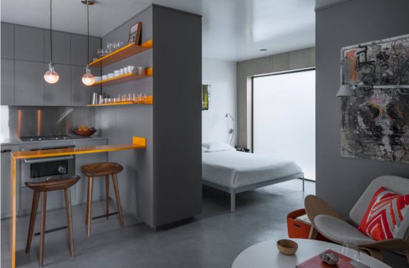 Chambre rendue dans une zone près de la fenêtre.