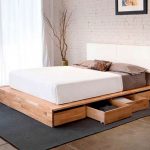 Podium de lit en bois spacieux