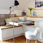 Table de travail ou à manger rétractable dans une petite cuisine