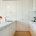 Móveis de cozinha branco para o teto