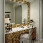 Grand miroir et table encastrée avec décoration en osier