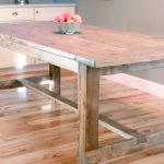 Mesa de cocina grande de madera.