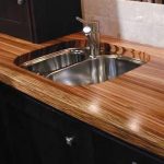 Encimera de madera con fregadero