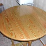 Table en bois faite maison sous laque
