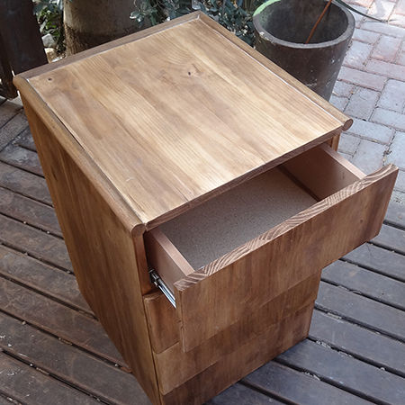 Prêt table de nuit