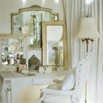 Élégante coiffeuse avec chaise