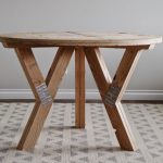 Table ronde sur pieds avec supports faites-le vous-même