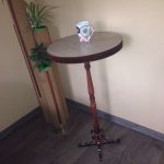 Table ronde sur une jambe haute