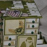 Commode carrée avec boîtes à chiffres