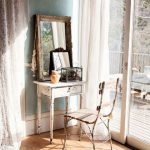 Petite coiffeuse avec tiroir