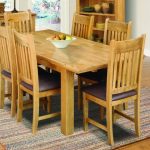 Muebles en la cocina de madera natural.