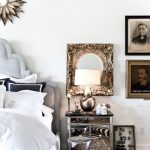 Table de maquillage miniature avec miroir