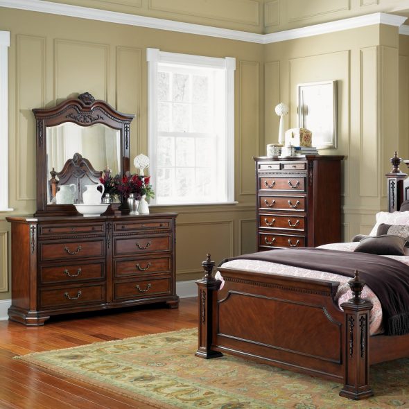 Grand miroir avec une commode