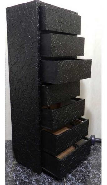 Commode noire après coloration