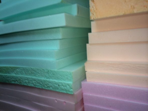 Caoutchouc mousse de densités différentes