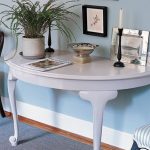 Console semi-circulaire dans le salon