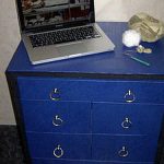 Commode en carton bleu simple et durable