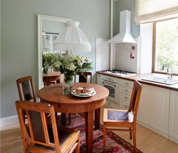 Table de cuisson et évier à proximité