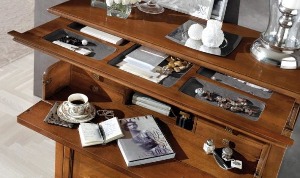 Bureau avec étagères coulissantes
